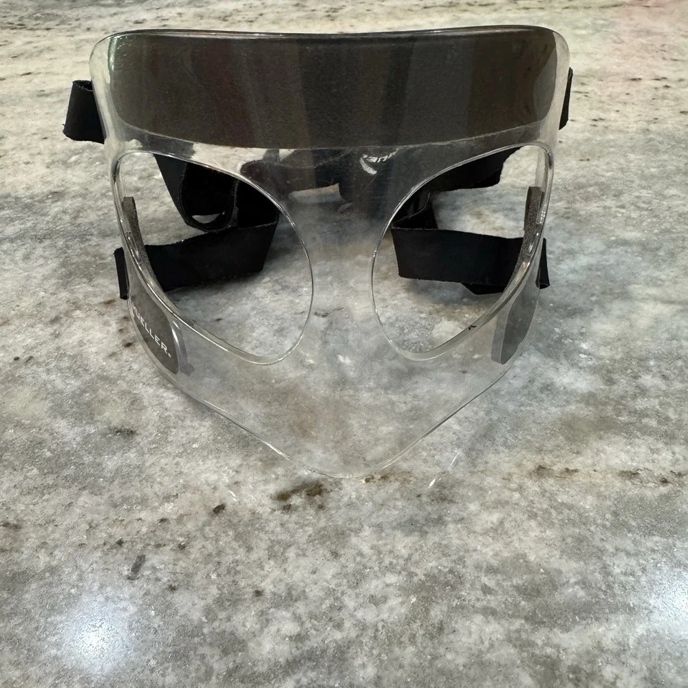 MUELLER Sports Medicine Adjustable Clear Face Guard Mask for Men & Women